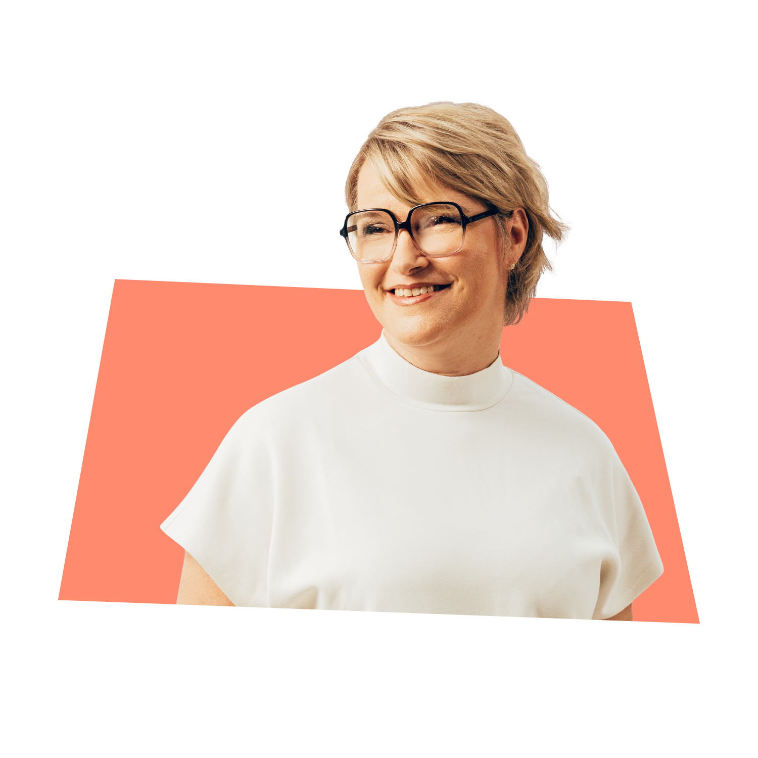 Portraitbild von einer mittelalten Frau auf einem organgen Hintergrund